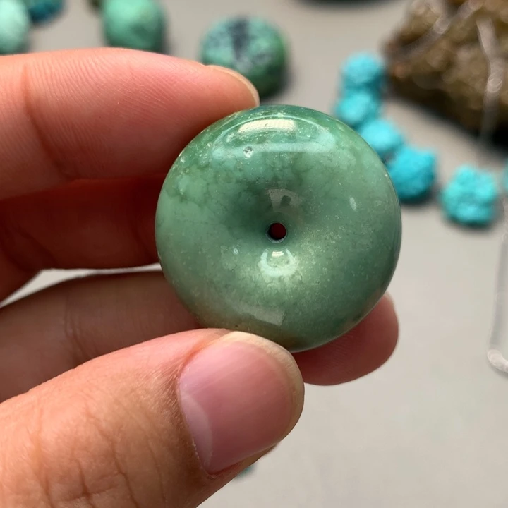 绿松石未镶嵌颈饰