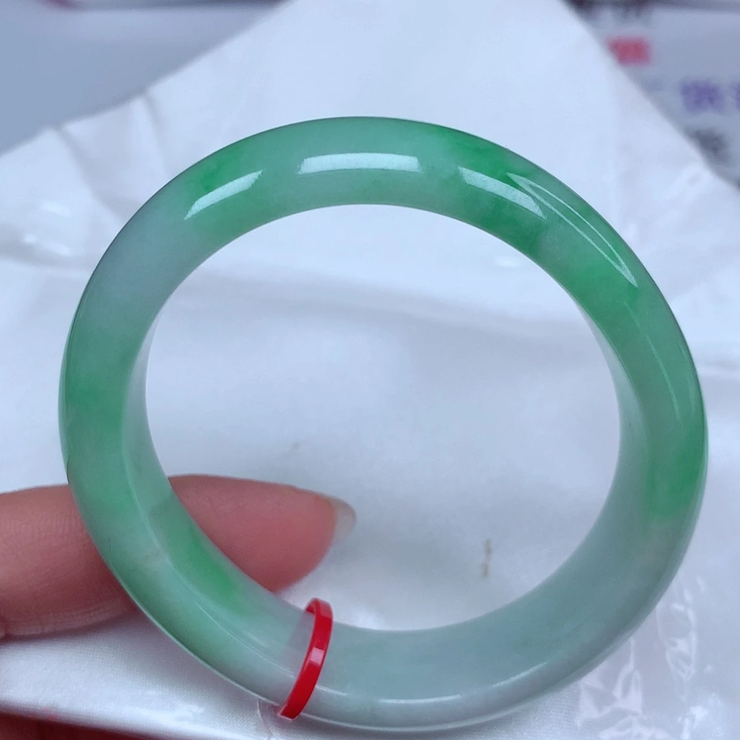 翡翠手镯（贵妃镯）未镶嵌