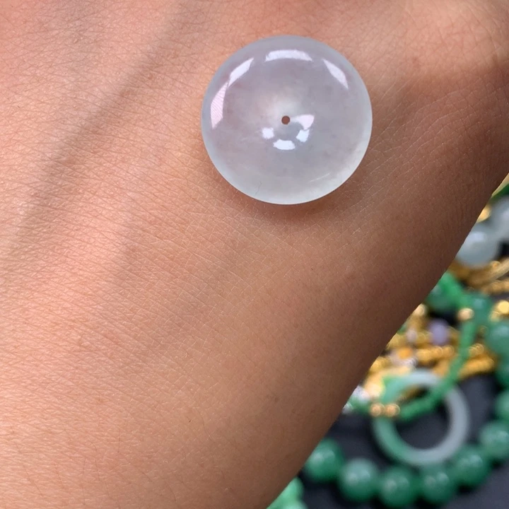 翡翠未镶嵌颈饰平安扣