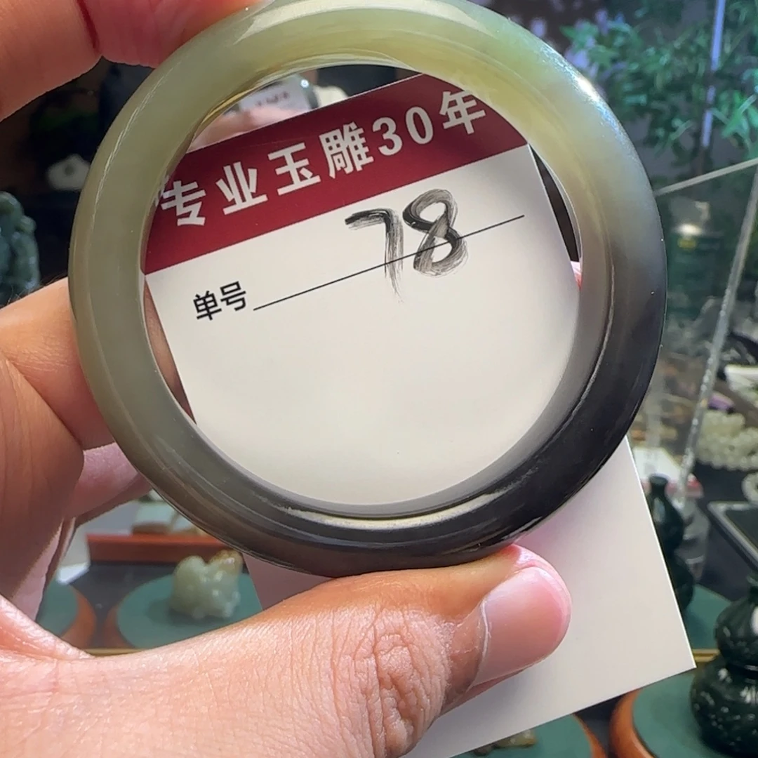 孙***吧和田玉未镶嵌颈饰