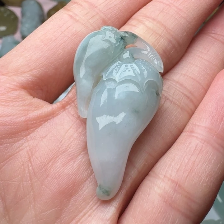 翡翠未镶嵌颈饰吊坠