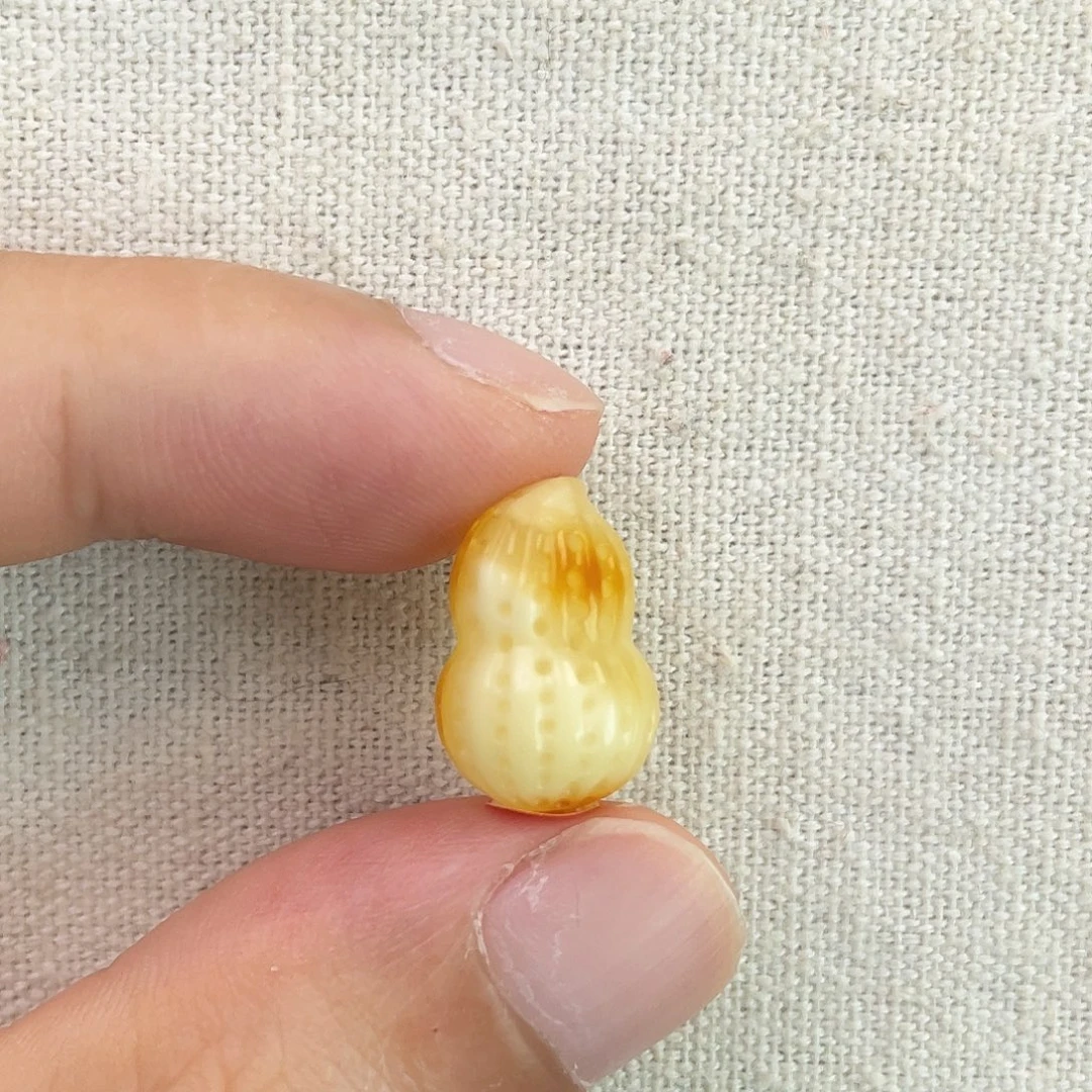 琥珀未镶嵌珠宝奇石花生