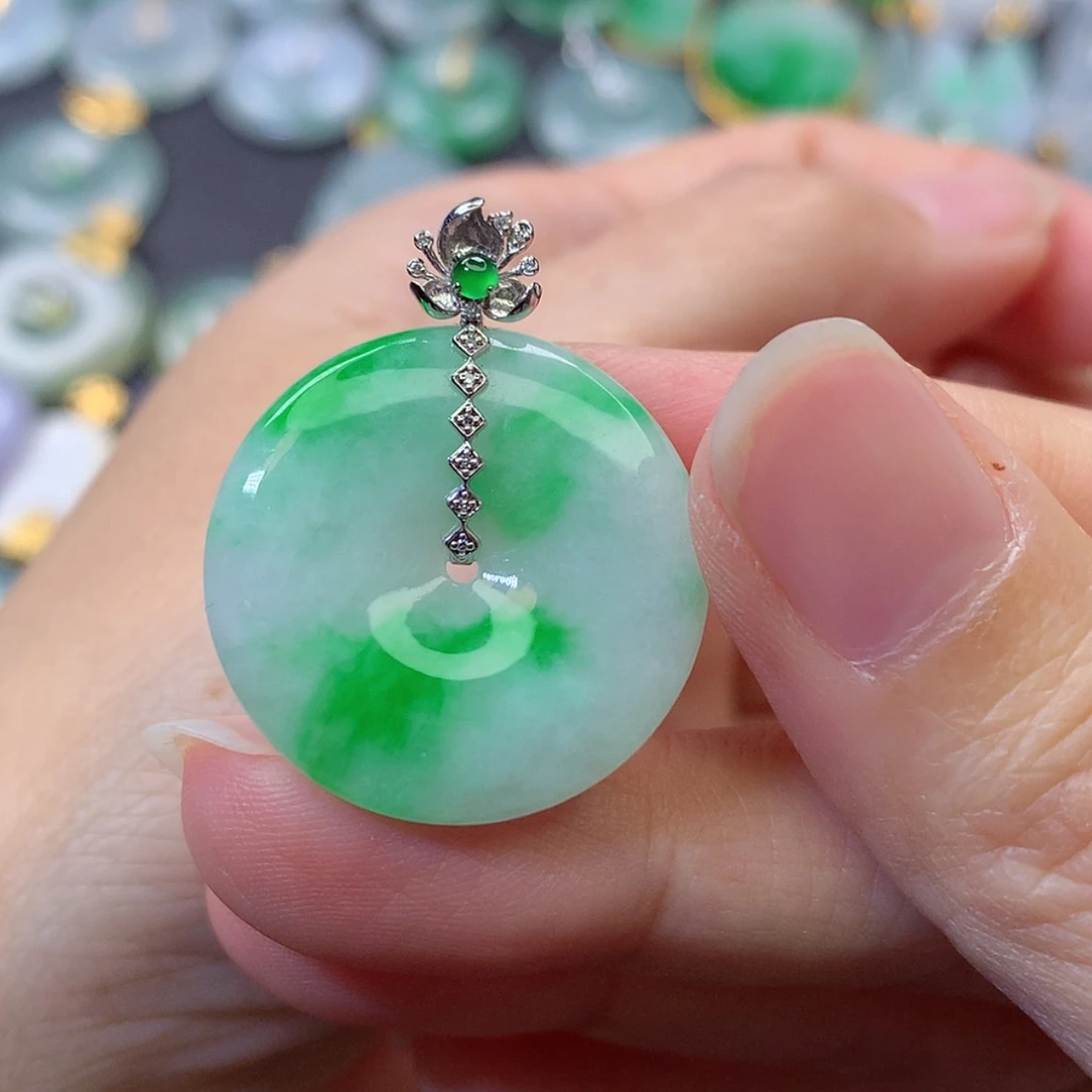 【闪购商品】吊坠(赠链)18K金镶嵌翡翠