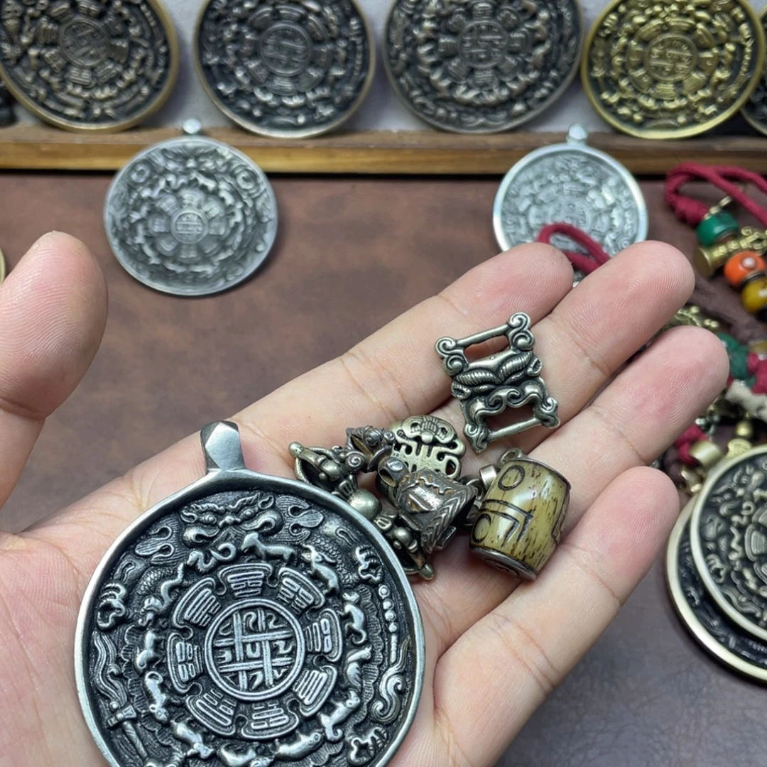 向***福白铜麟甲熊九宫八卦牌包挂