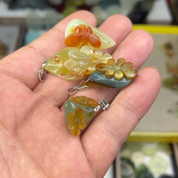 汉****岫玉未镶嵌颈饰精品花玉