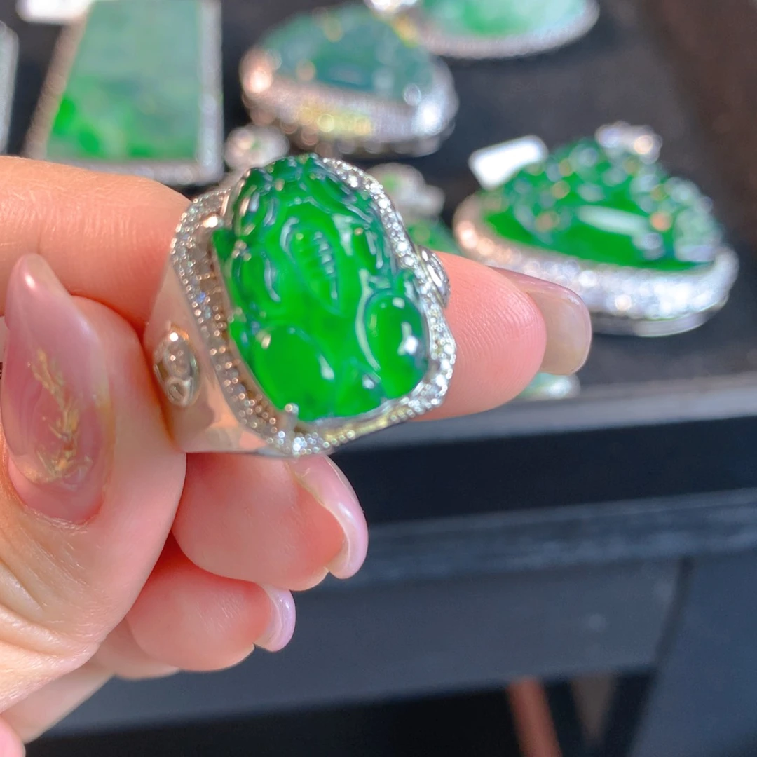 翡翠颈饰银S925镶嵌翡翠