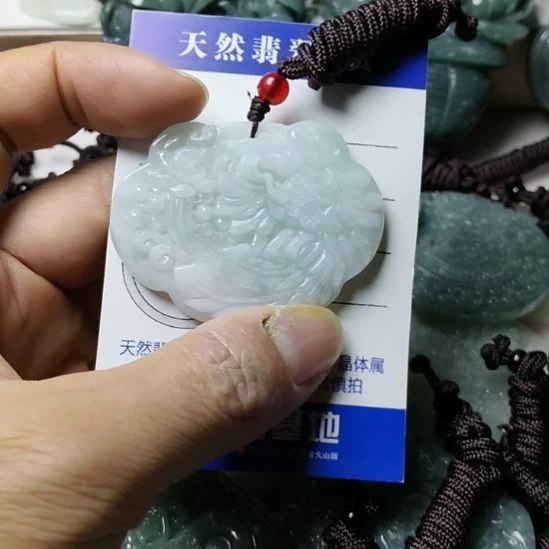 翡翠未镶嵌颈饰挂件