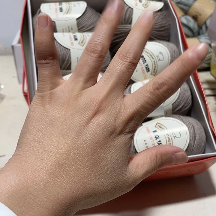 山***秀羊毛混纺二红1白色