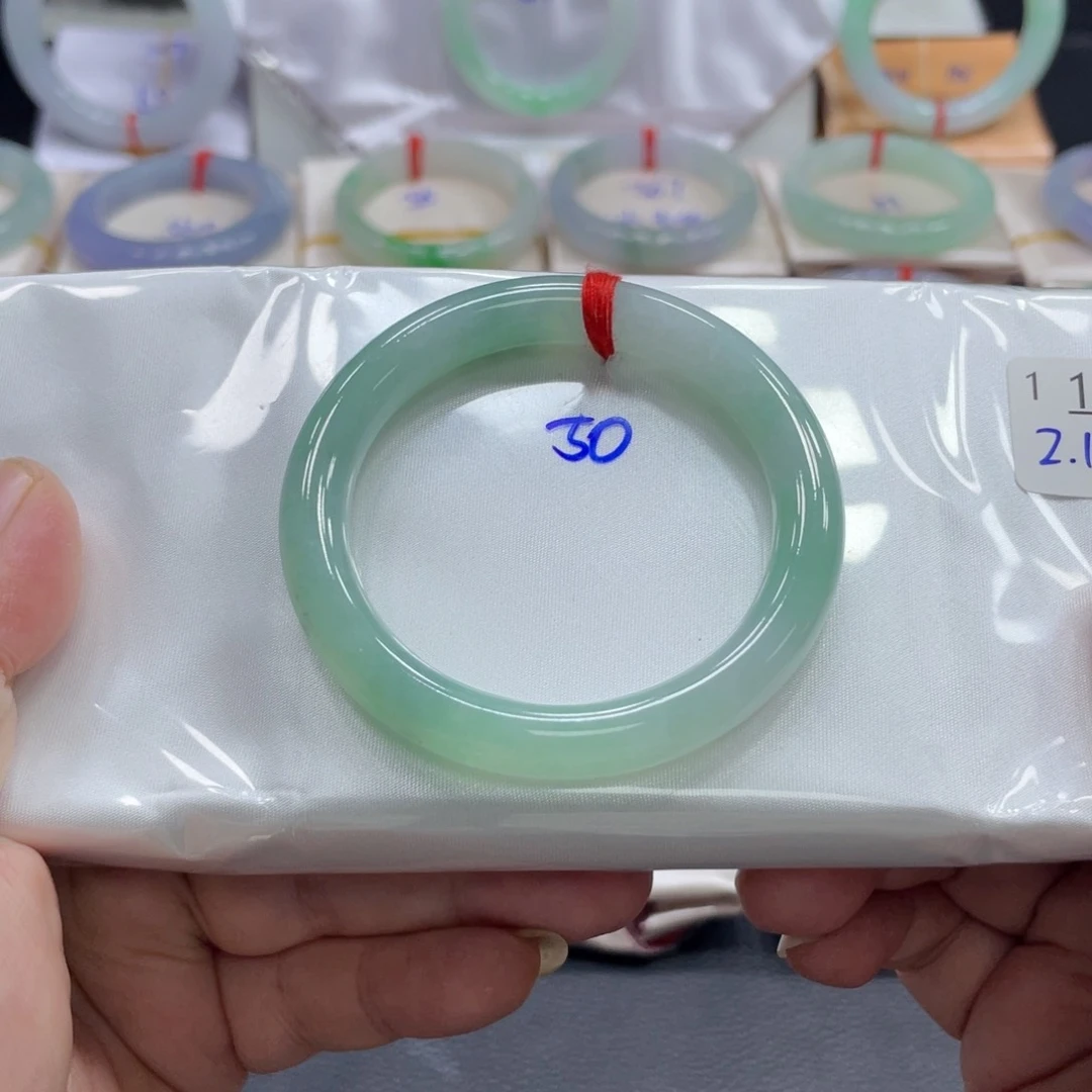 翡翠手镯未镶嵌50圈口