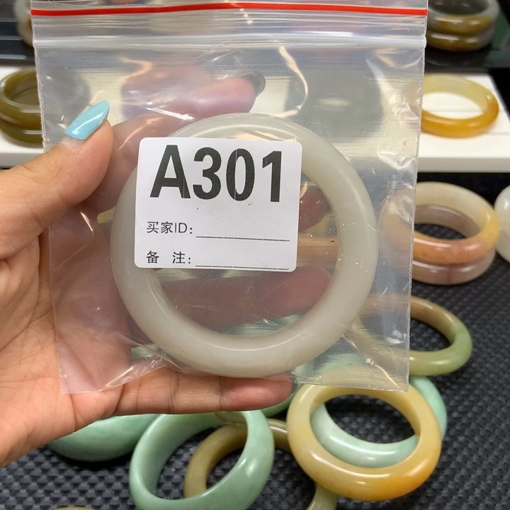 未镶嵌手镯石英质玉咪*猪