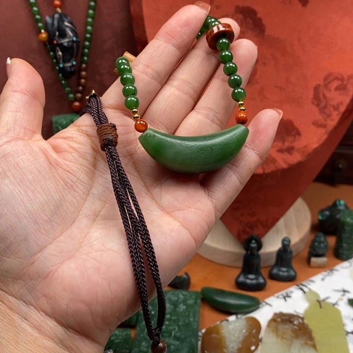 颈饰未镶嵌和田玉