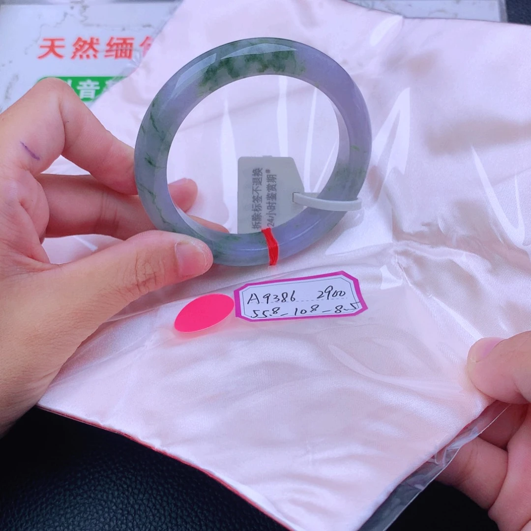 翡翠手镯未镶嵌翡翠