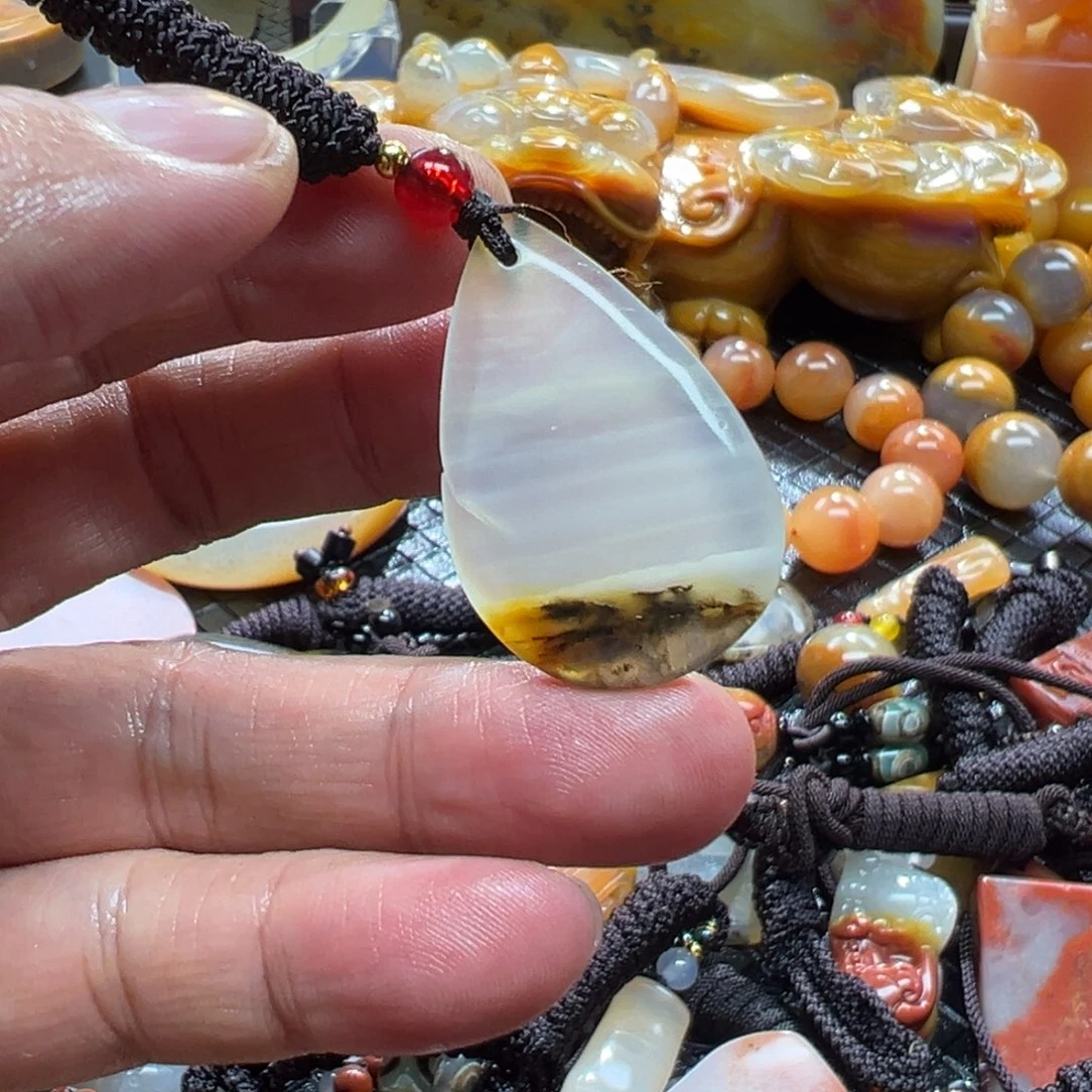 石英质玉未镶嵌颈饰