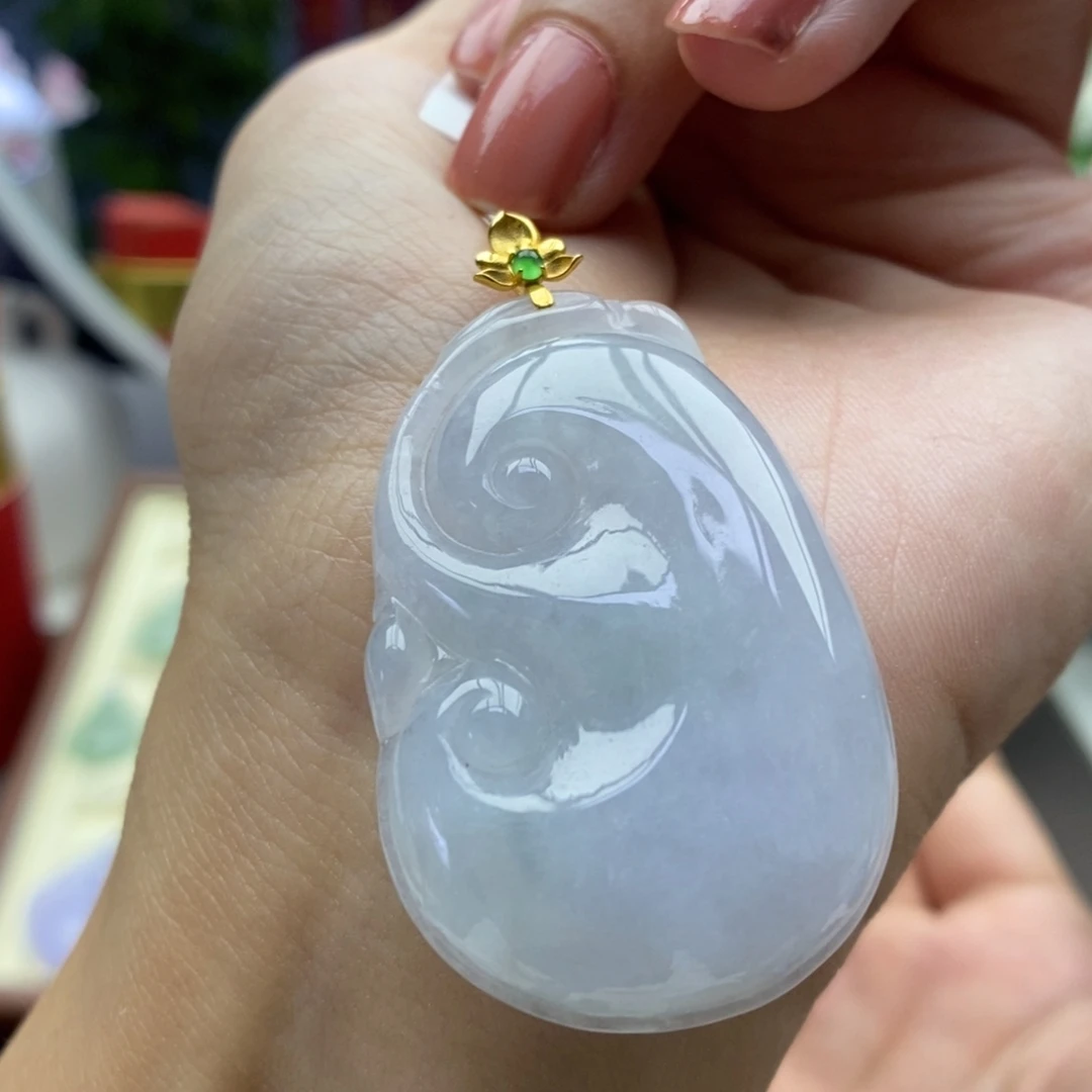 翡翠18K金镶嵌颈饰吊坠
