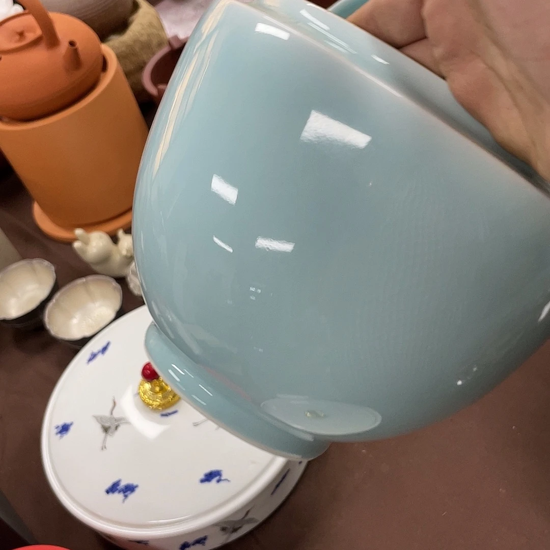 搪瓷杯子里还有很多东西
