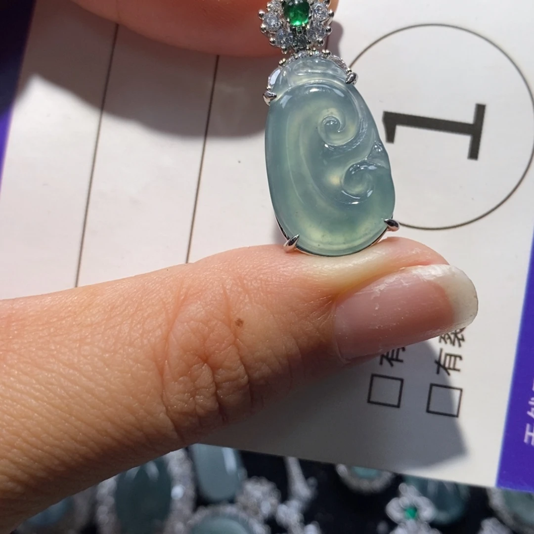 翡翠未镶嵌颈饰翡翠