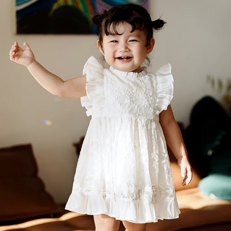 夏季女童连衣裙2025新款白色蕾丝刺绣小飞袖公主裙女宝洋气背心裙