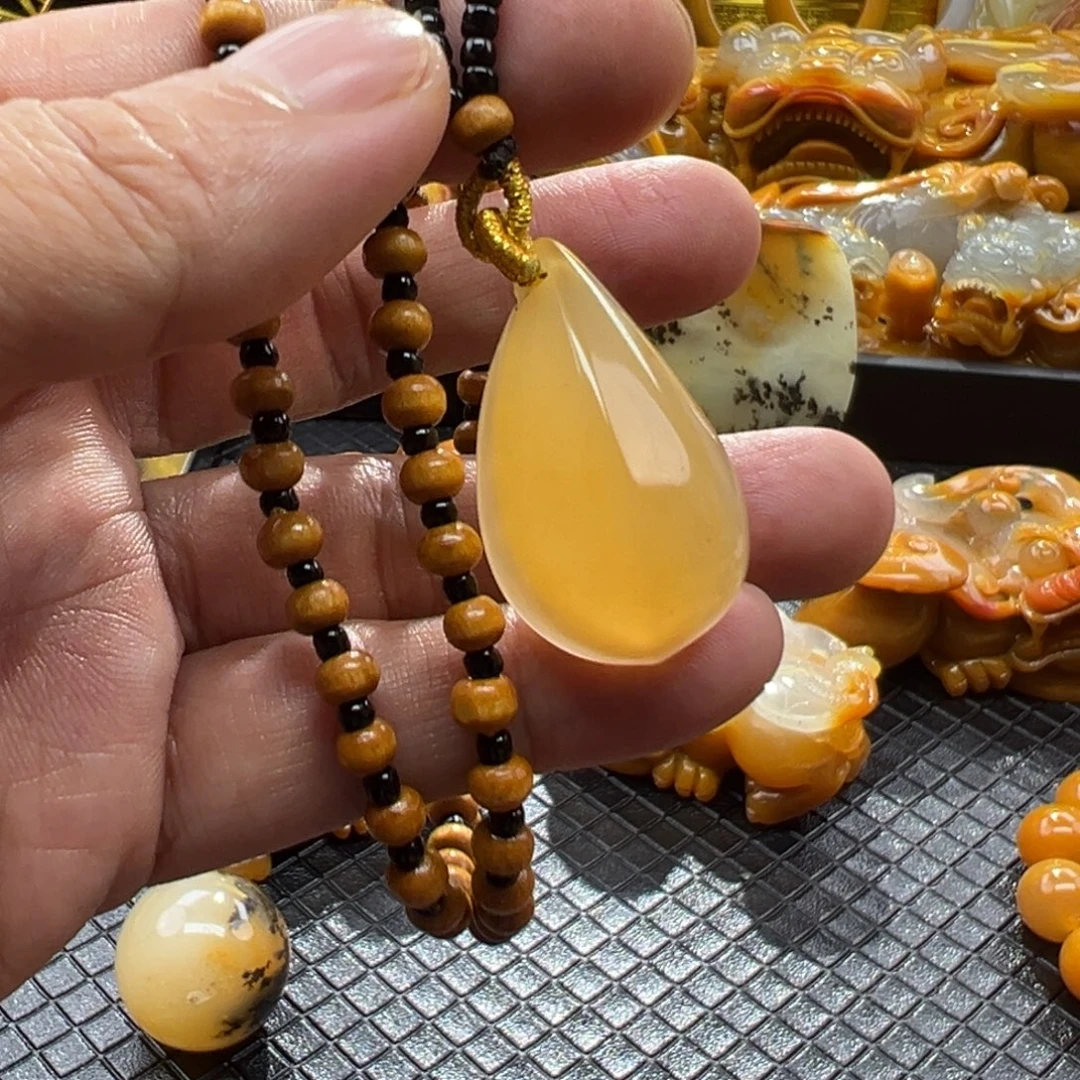 石英质玉未镶嵌颈饰