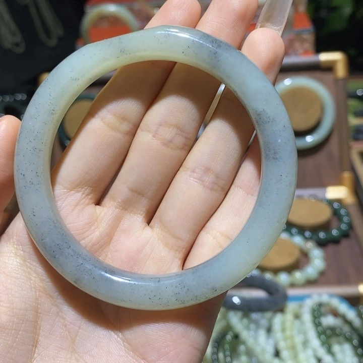 纯***惧和田玉手镯未镶嵌