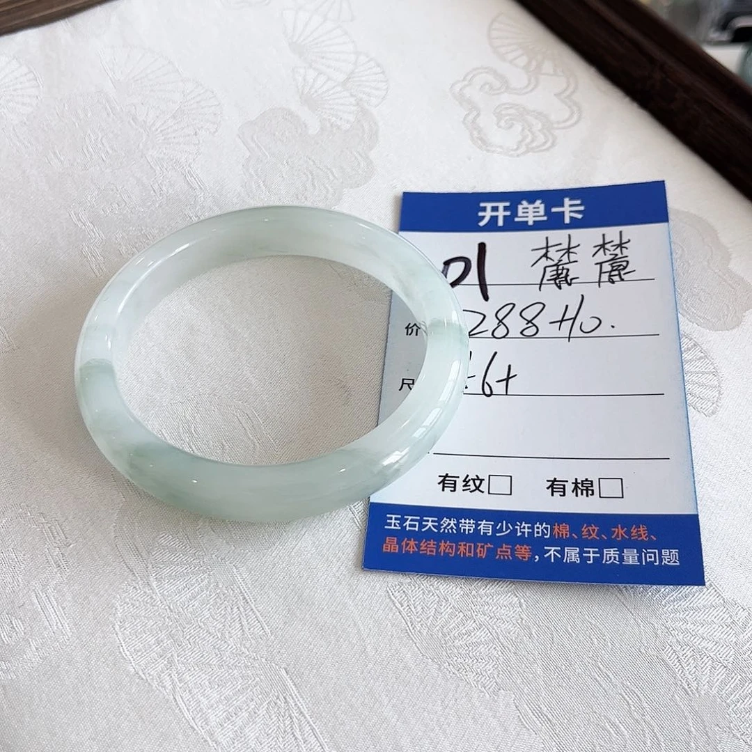 K***麓石英质玉未镶嵌手镯