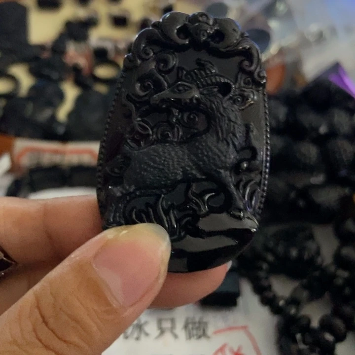 翡翠未镶嵌颈饰墨翠羊