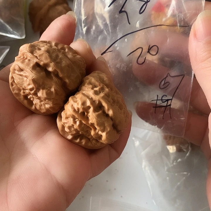 文玩核桃吊坠边38左右