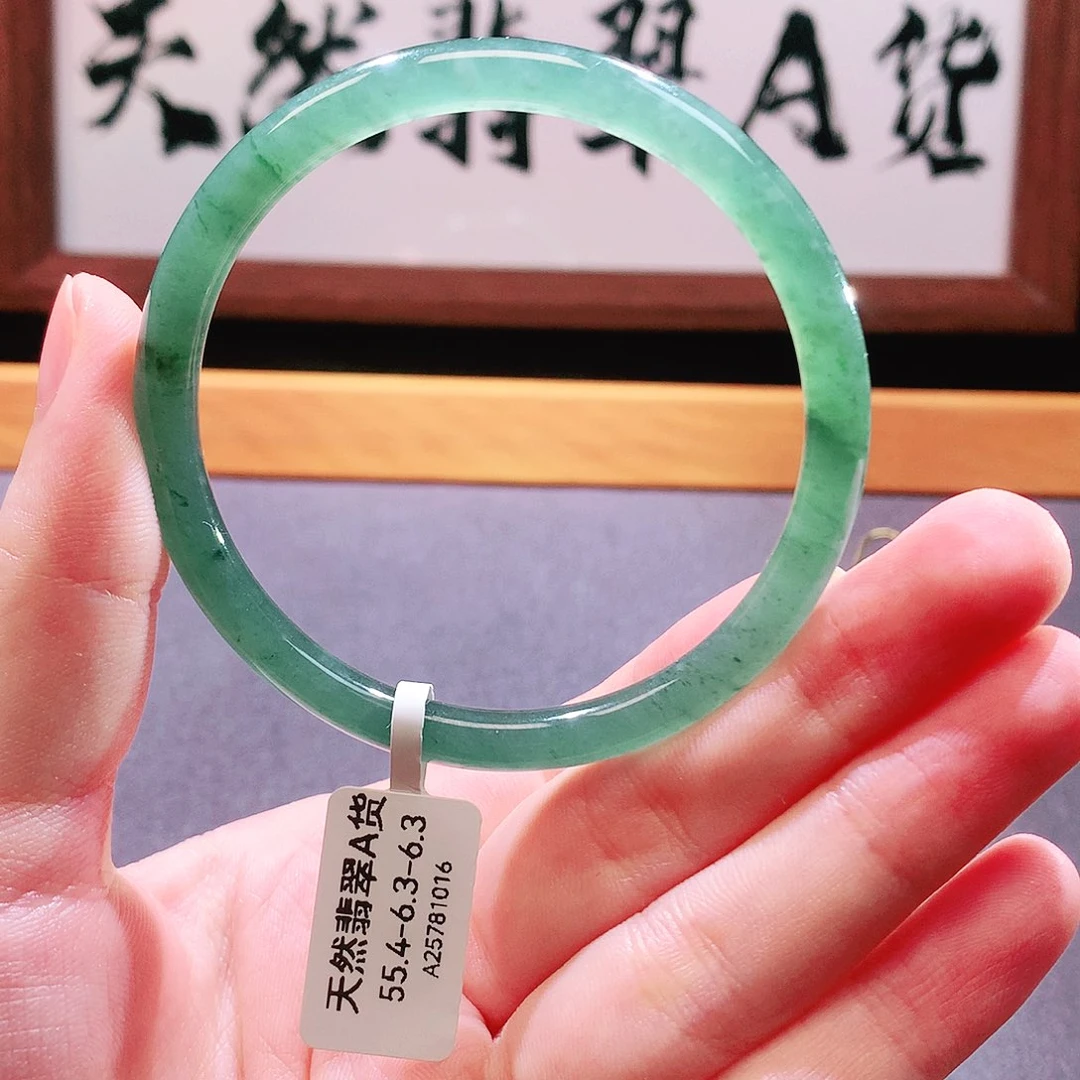 翡翠手镯未镶嵌天然翡翠