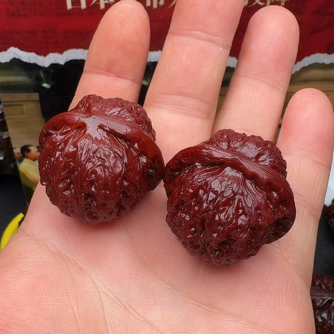 ゛***了文玩核桃吊坠血麒麟