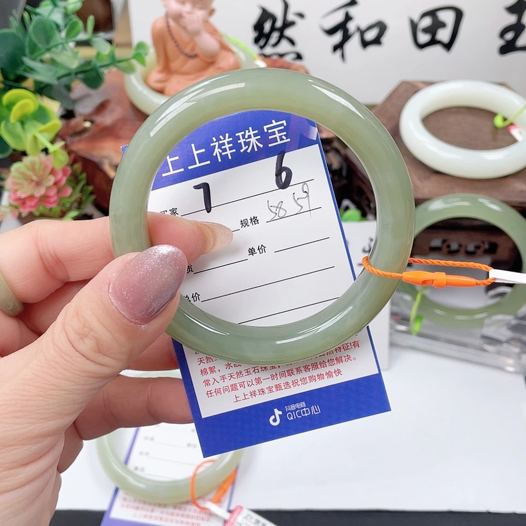 和田玉未镶嵌手镯