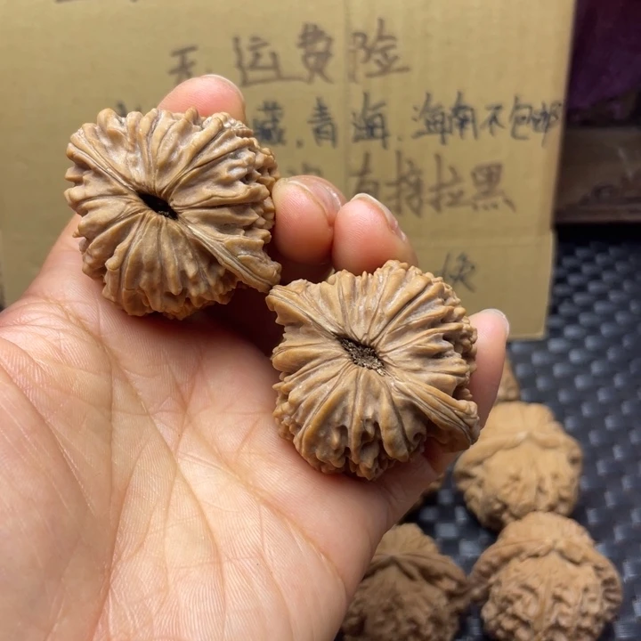 铁***强文玩核桃吊坠楼子尖有磕碰不退不换