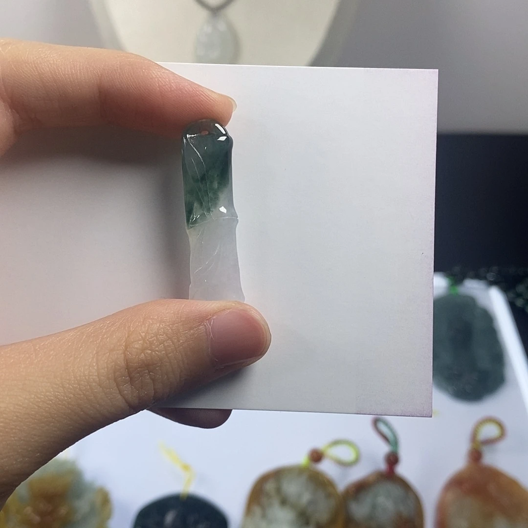翡翠未镶嵌颈饰翡翠颈饰