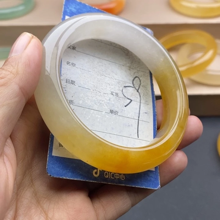 石英质玉未镶嵌手镯