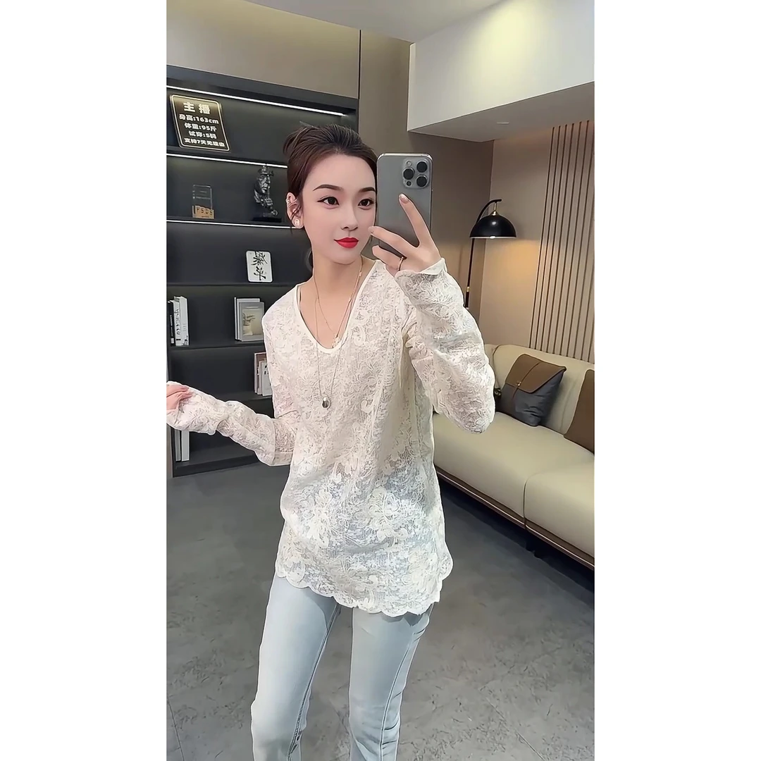 欧货高级感镂空提花蕾丝衫女秋新款洋气宽松显瘦百搭V领打底衫