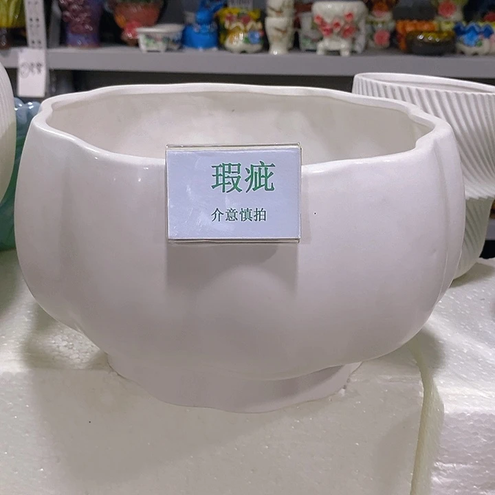 摆件多肉瑕疵盆有孔。