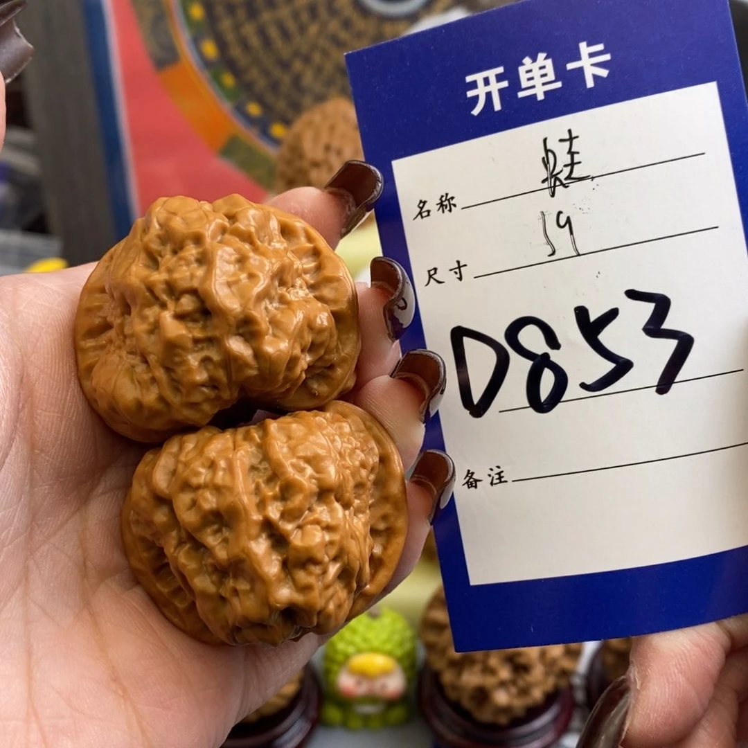 文玩核桃吊坠还*蛙蛙