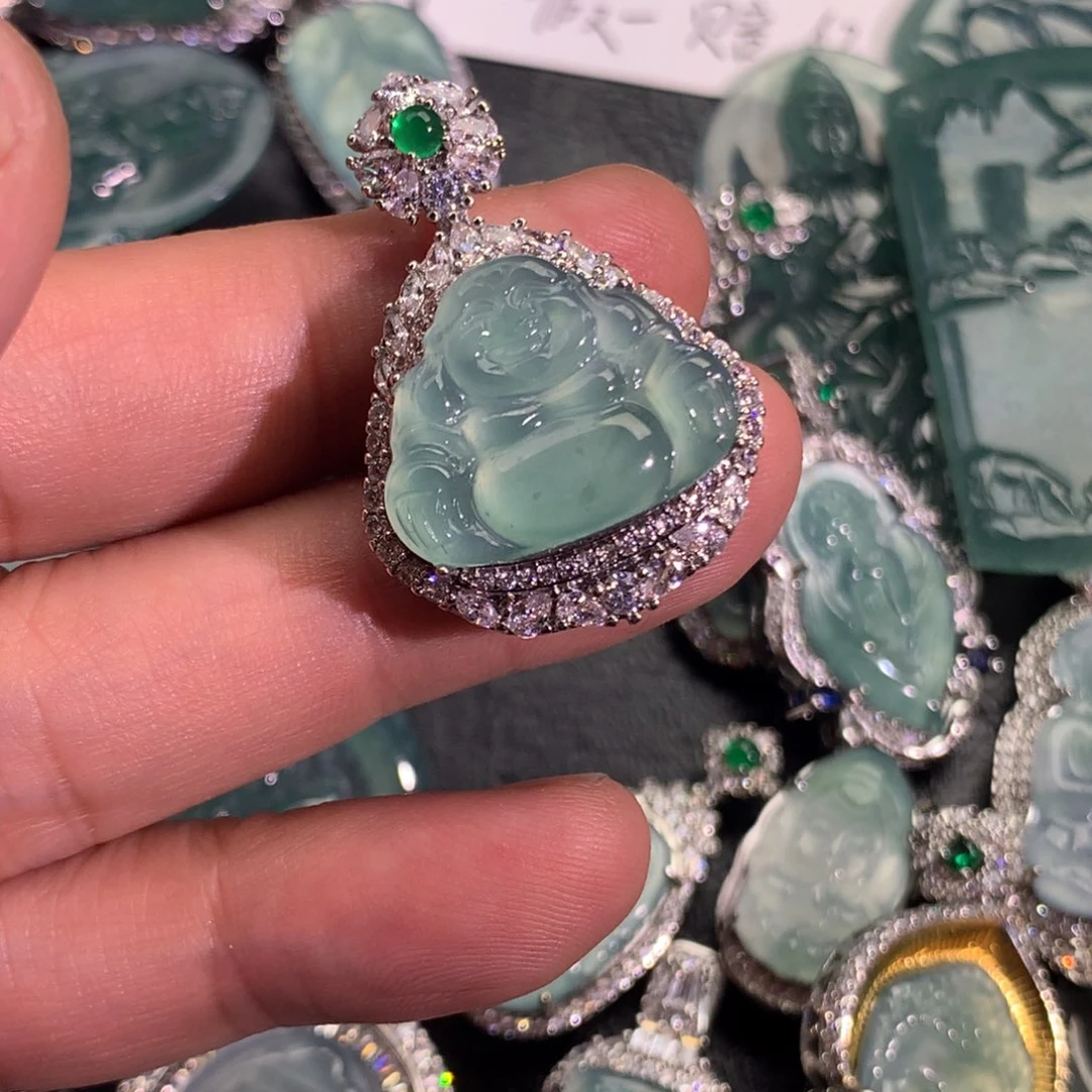 翡翠颈饰未镶嵌佛公