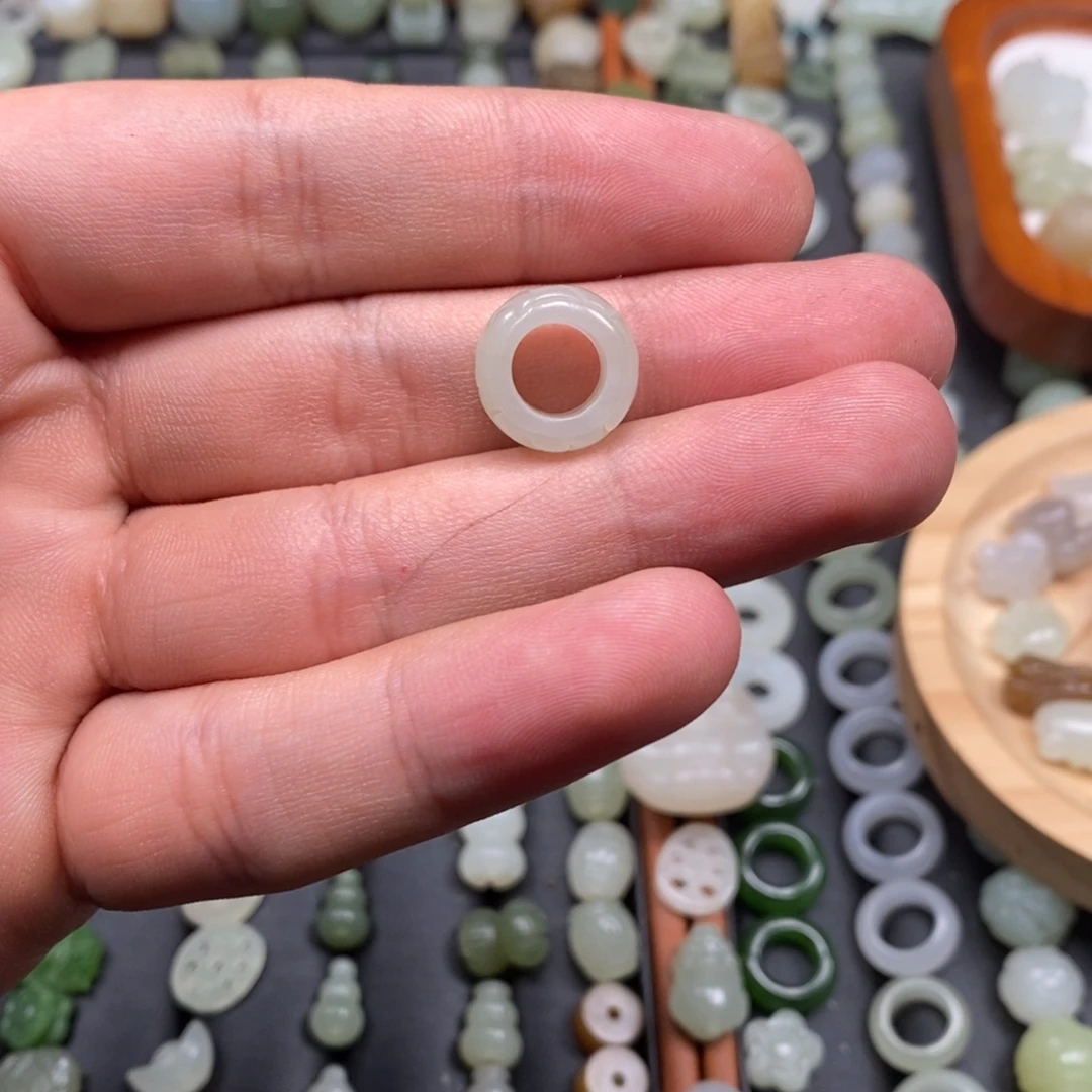 一***物和田玉未镶嵌颈饰