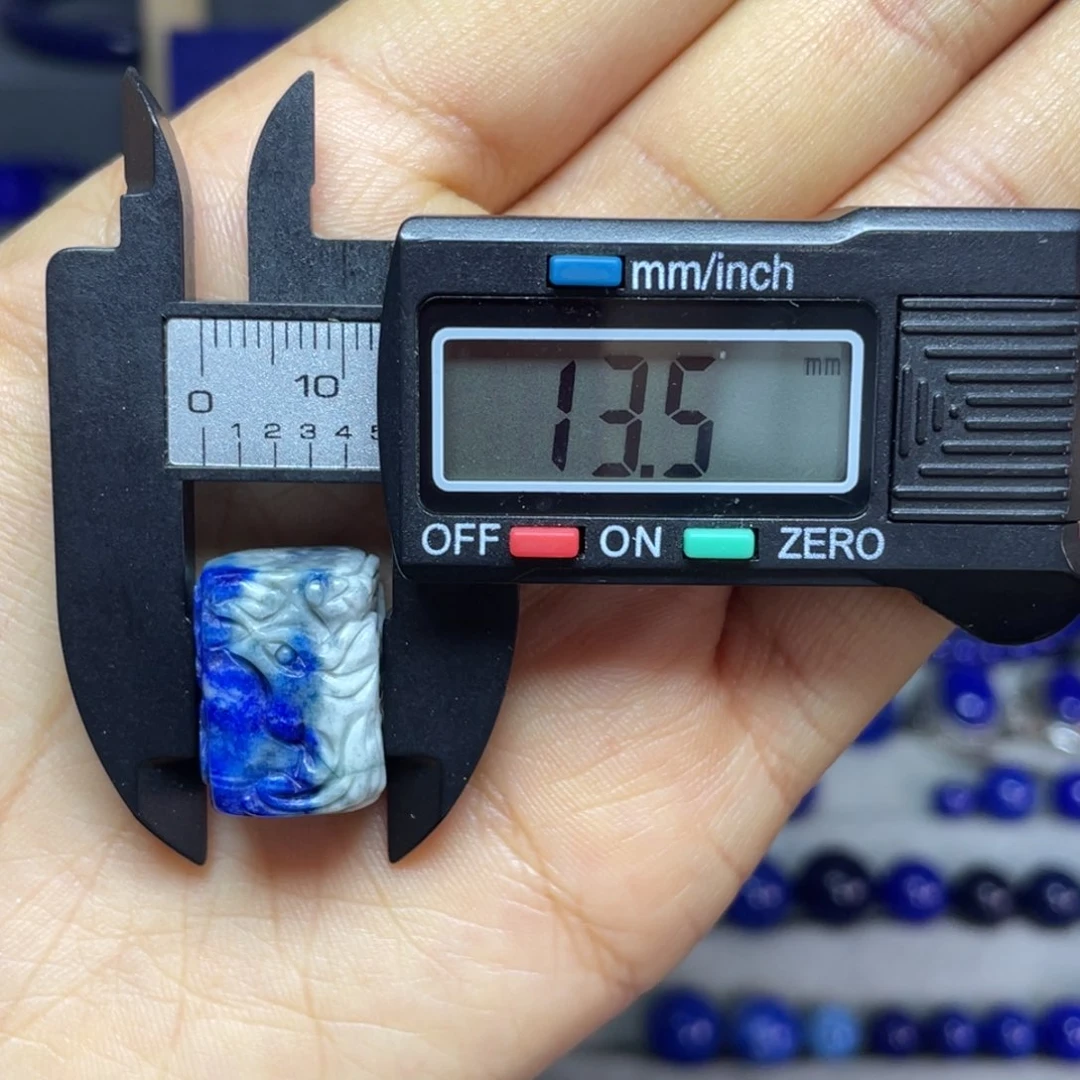 青金石配饰未镶嵌么*