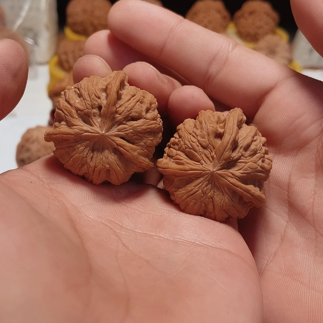 把件文玩核桃润****）雨花石三棱