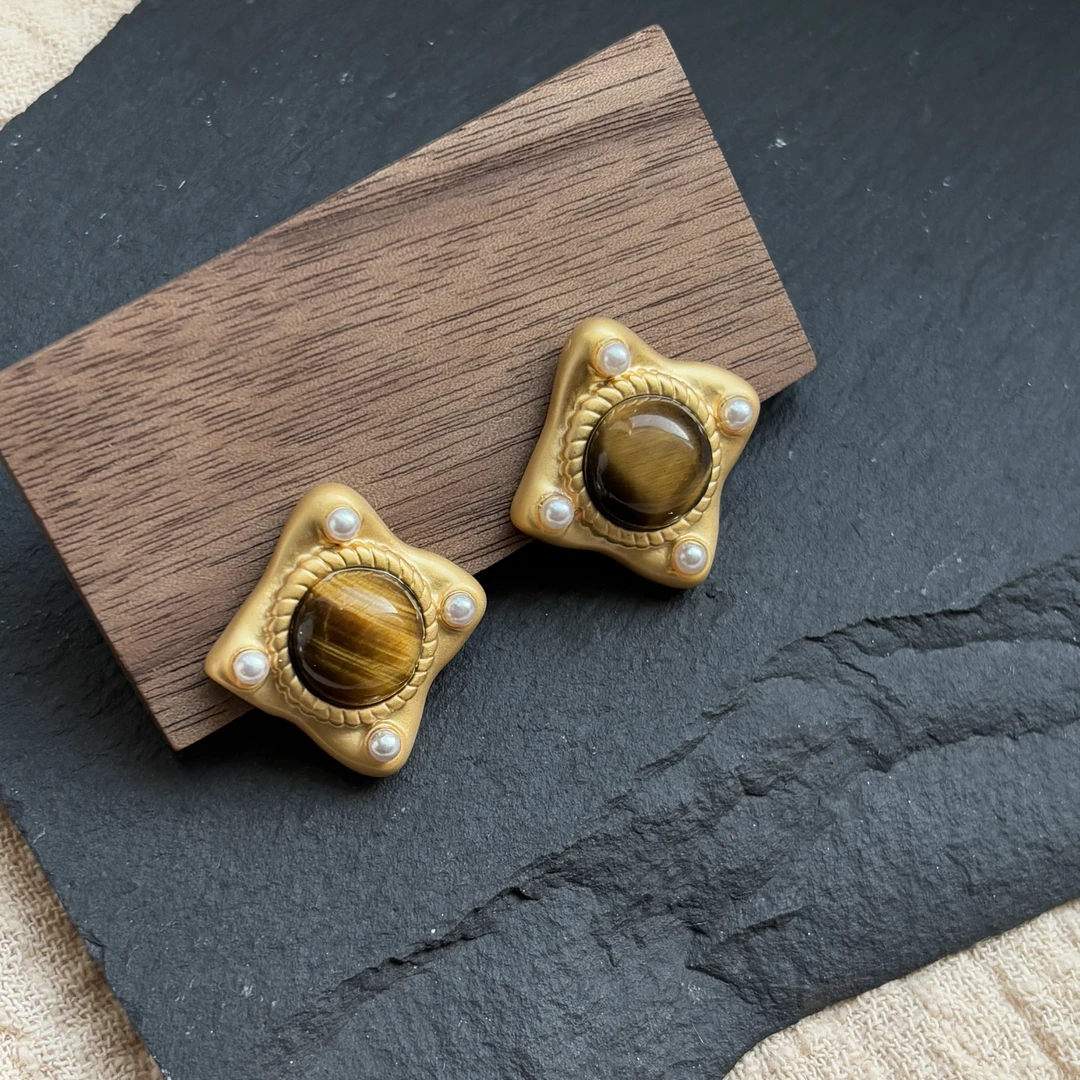 合金耳饰 SITUOO饰图小众设计款“古龙”复古法式虎眼石耳饰中古