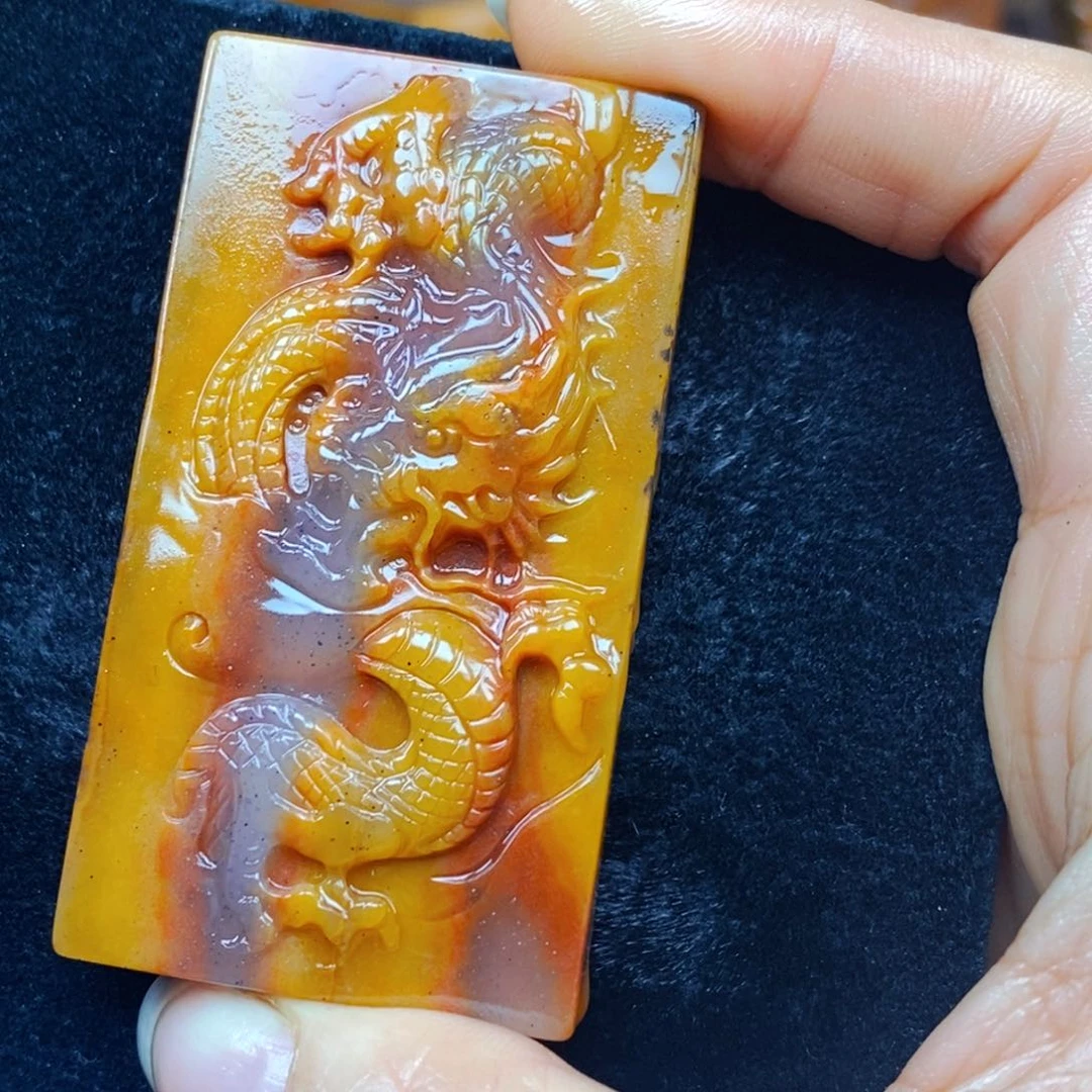 未镶嵌石英质玉（黄龙玉）颈饰