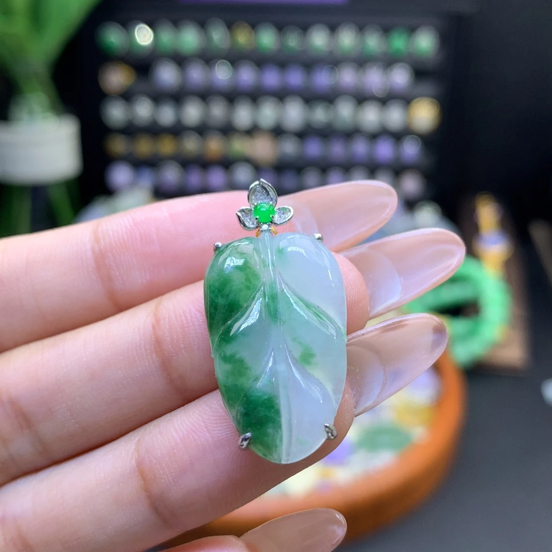 翡翠18K金镶嵌颈饰