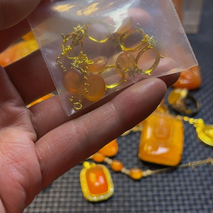 玉***艺石英质玉未镶嵌旦面