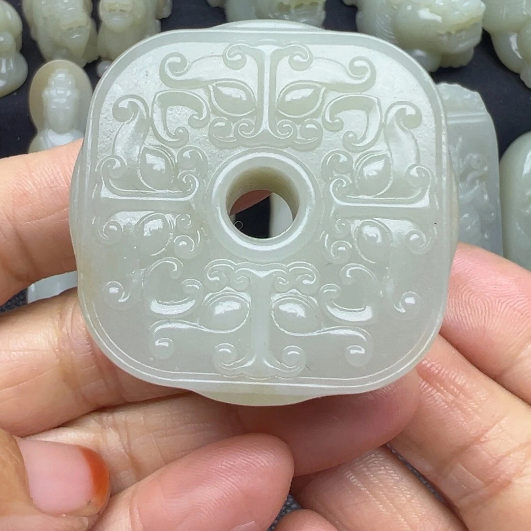 和田玉（糖玉）未镶嵌把件