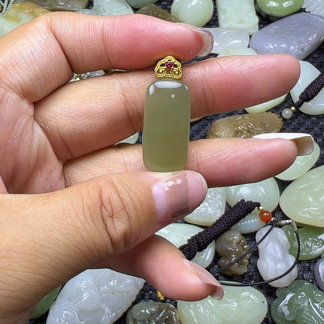 和田玉未镶嵌颈饰卡30.4