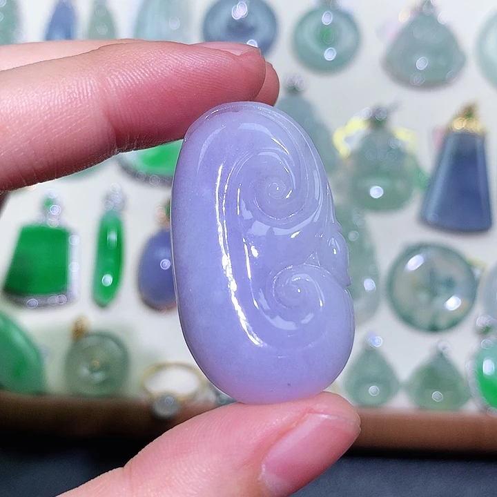 翡翠未镶嵌颈饰如意