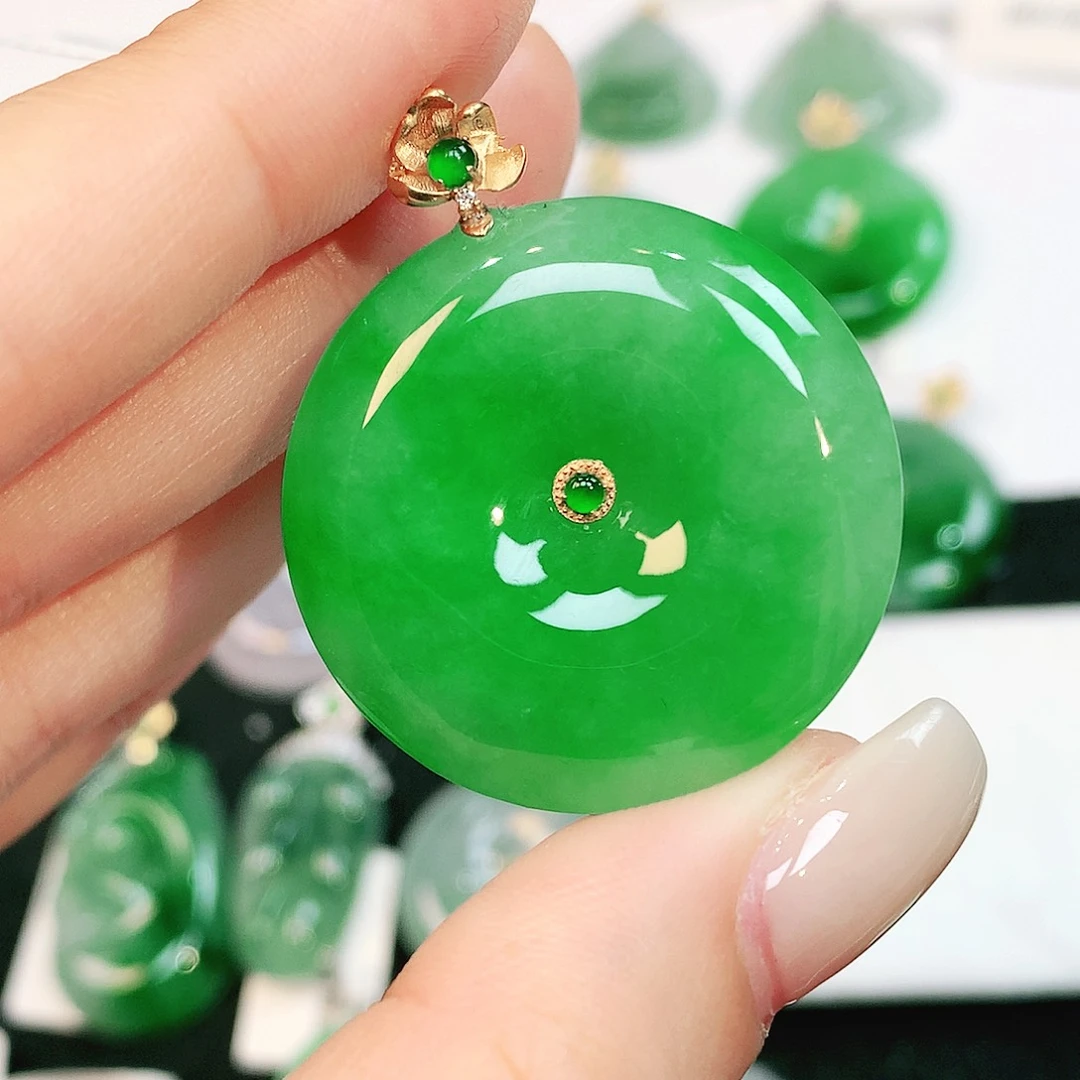 翡翠18K金镶嵌颈饰