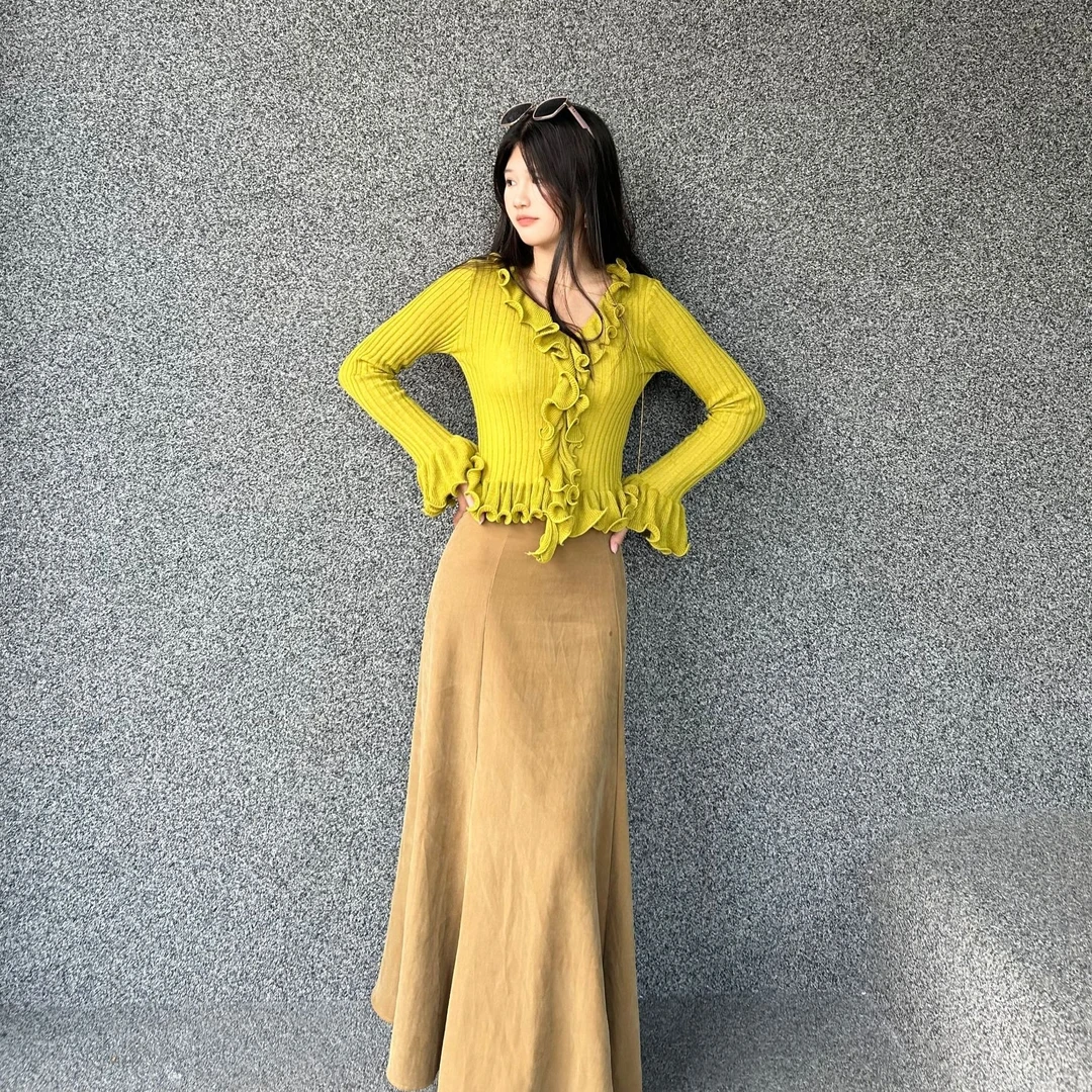 木耳边v领针织长袖修身氛围感秋冬显瘦长款毛衣女