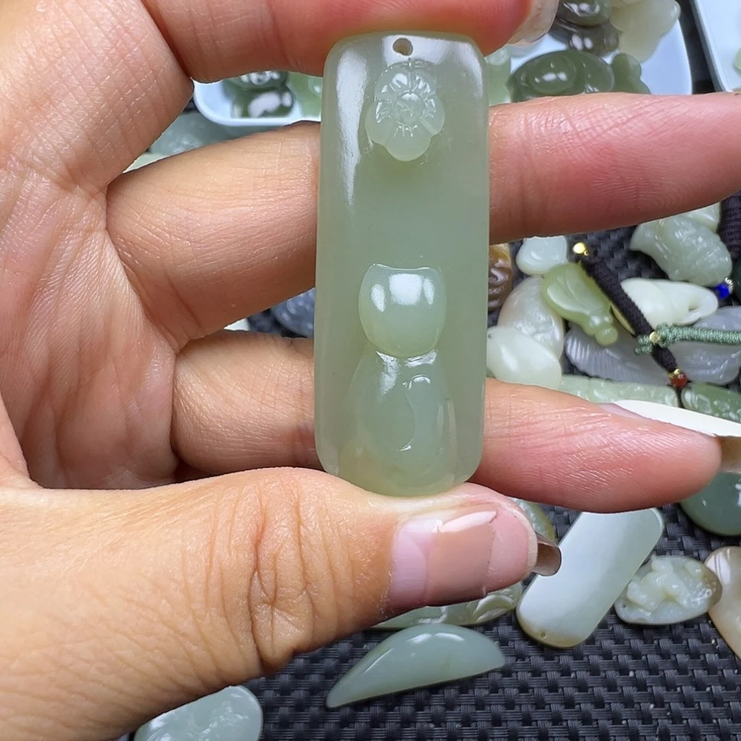 和田玉未镶嵌颈饰卡46.6