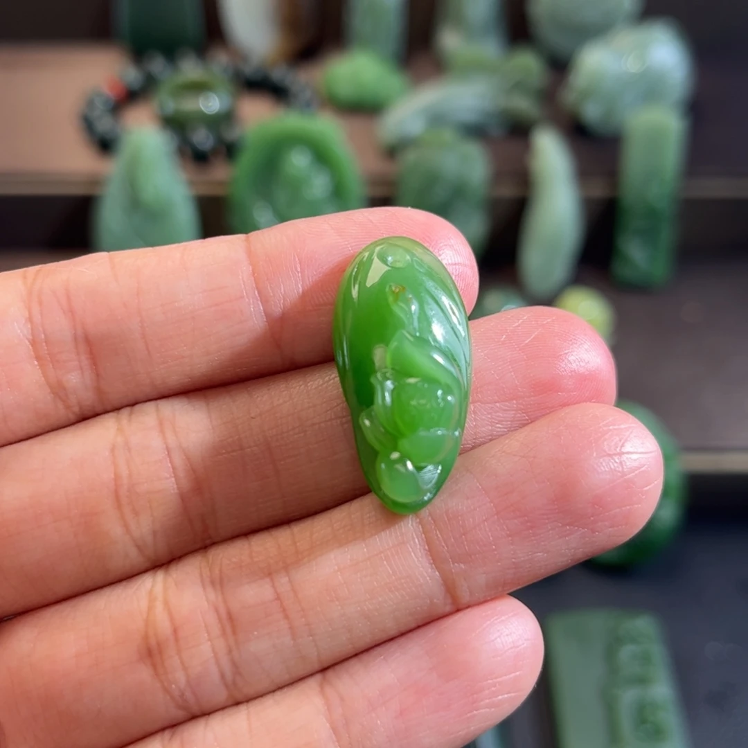 和田玉未镶嵌颈饰定制